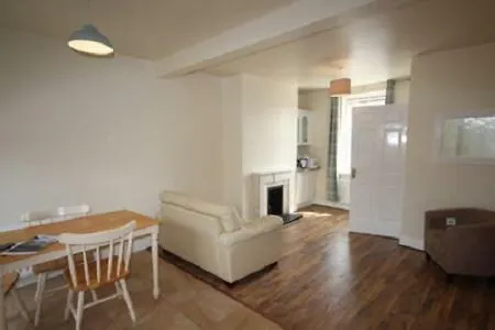 3 Bed, Newly Renovated, City- Suits 5 Guests Vakantiehuis *