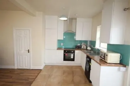 3 Bed, Newly Renovated, City- Suits 5 Guests *