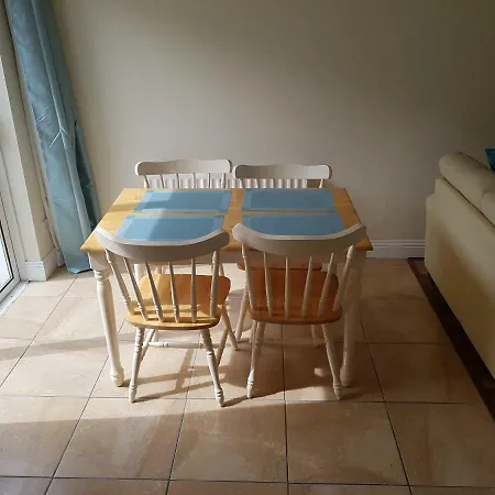 3 Bed, Newly Renovated, City- Suits 5 Guests Vakantiehuis