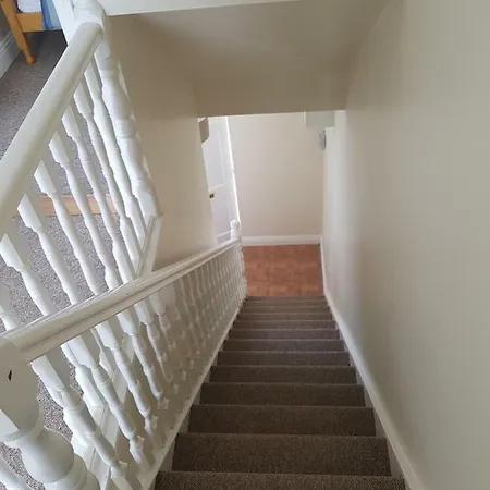 3 Bed, Newly Renovated, City- Suits 5 Guests Vakantiehuis