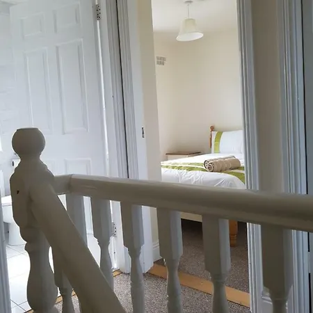 3 Bed, Newly Renovated, City- Suits 5 Guests Vakantiehuis