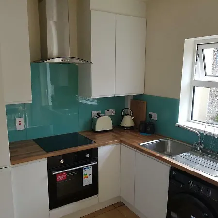 3 Bed, Newly Renovated, City- Suits 5 Guests Vakantiehuis Cork